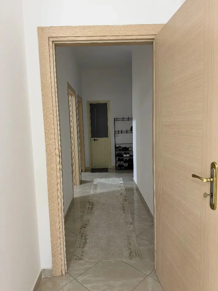 Tirane, jepet me qera apartament 2+1 Kati 3, 98 m² 500 € (Unaza e Madhe)