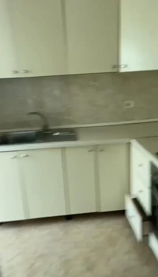 Tirane, jepet me qera apartament 2+1 Kati 1, 70 m² 450 € (Brryli)
