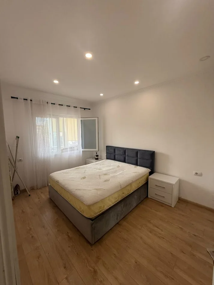 Tirane, jepet me qera apartament 1+1 Kati 3, 65 m² 480 € (Rruga Don Bosko)