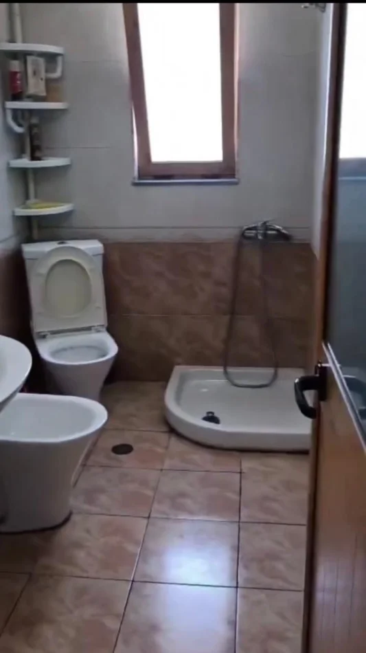 Tirane, jepet me qera apartament 1+1 Kati 6, 60 m² 400 € (Rruga Reshit Petrela)