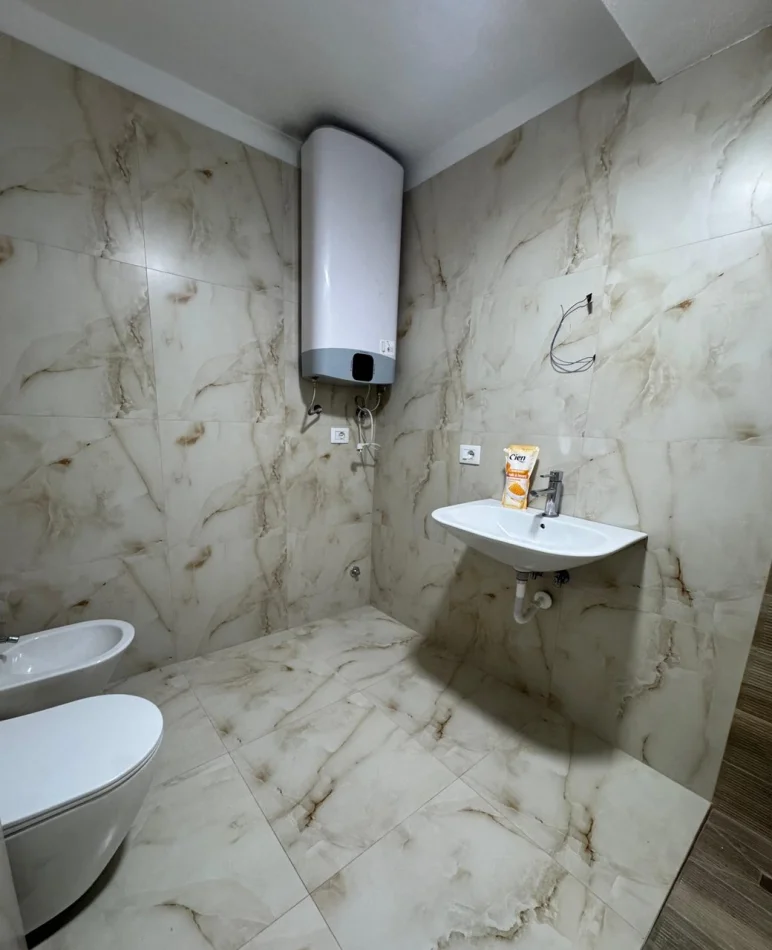 Tirane, jepet me qera apartament 2+1 Kati 2, 85 m² 650 € (Pediatria)