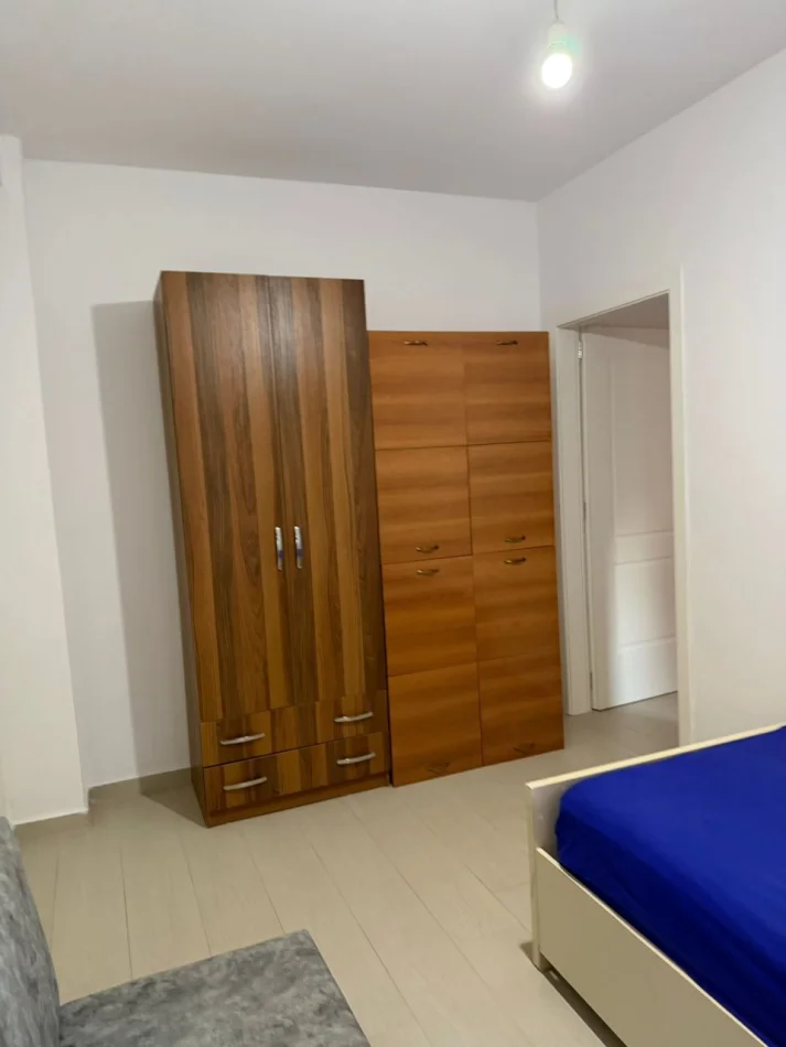 Tirane, jepet me qera apartament 2+1 Kati 1, 85 m² 400 € (Selitë)