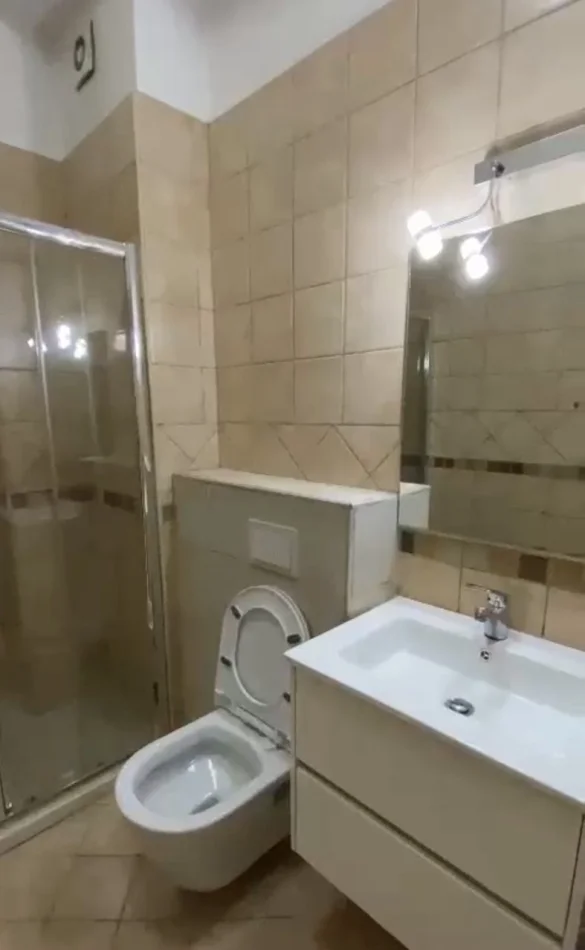 Tirane, jepet me qera apartament 1+1 Kati 1, 90 m² 550 € (Botanical Garden of Tirana)