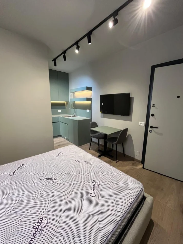 Tirane, jepet me qera apartament 2+1 Kati 2, 120 m² 1.500 € (Kompleksi Usluga)