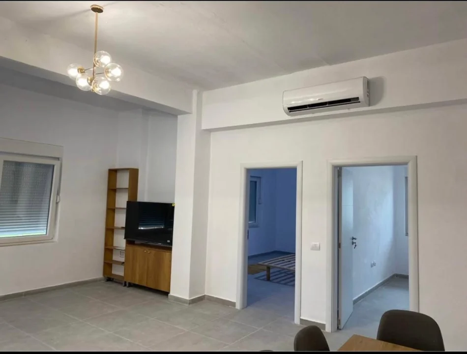 Tirane, jepet me qera apartament 2+1 Kati 3, 90 m² 500 € (Farkë)