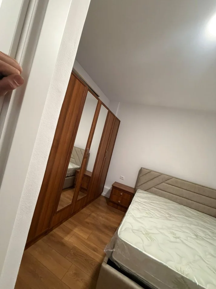 Tirane, jepet me qera apartament 2+1 Kati 1, 90 m² 450 € (Shkozë)