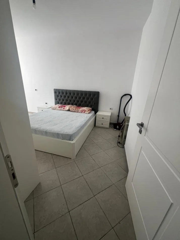 Tirane, jepet me qera apartament 2+1 Kati 2, 93 m² 400 € (Kombinat)