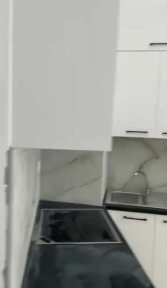 Tirane, jepet me qera apartament 1+1 Kati 7, 50 m² 380 € (Ali Demi)