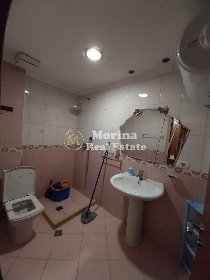 Tirane, jepet me qera apartament 1+1 Kati 2, 65 m² (Komuna Parisit)