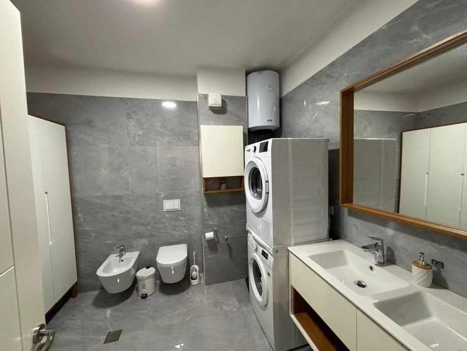 Tirane, jepet me qera apartament 1+1 Kati 9, 53 m² 440 € (Vilat Gjermane)