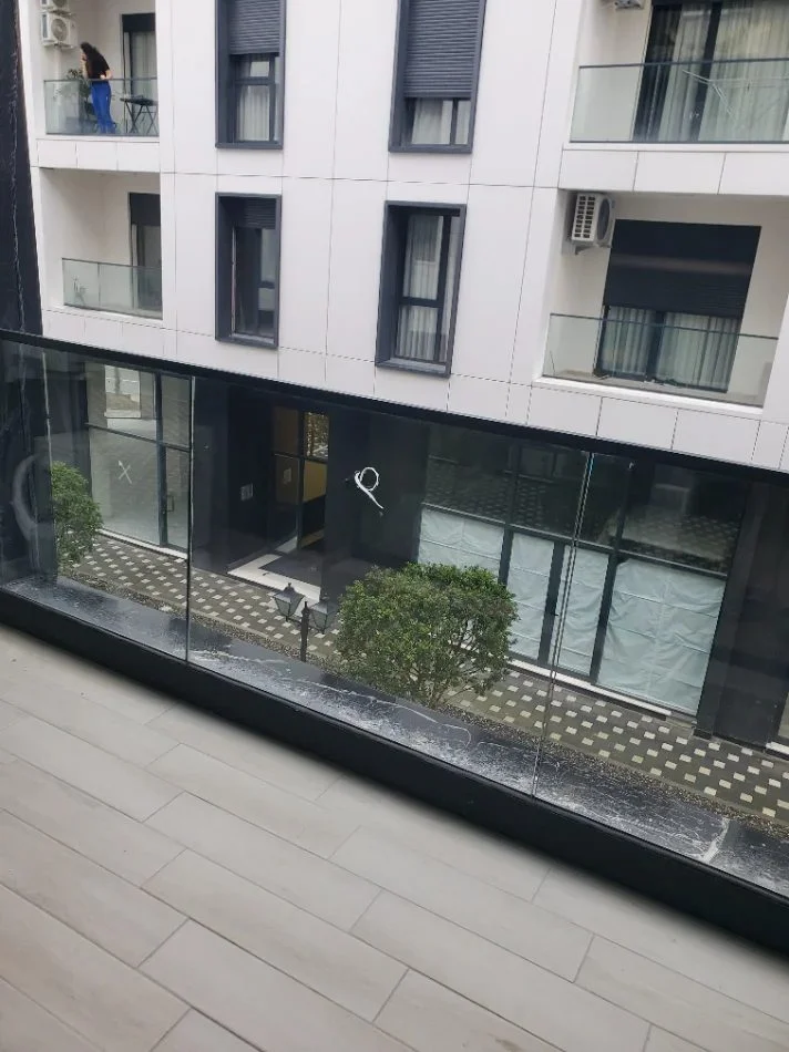 Tirane, jepet me qera apartament 2+1 Kati 1, 120 m² 1.200 € (Liqeni i Thatë)