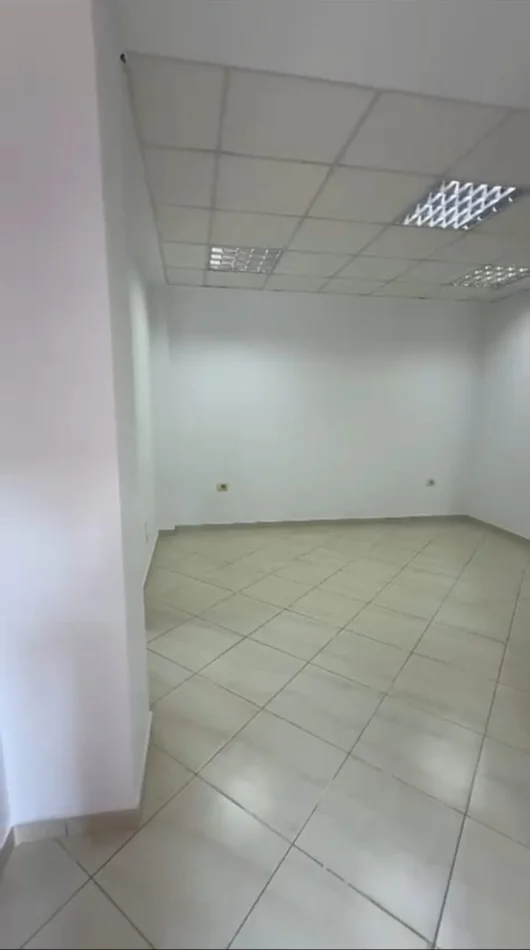 Tirane, jepet me qera ambjent biznesi Kati 1, 131 m² 1500 € (Rruga Dritan Hoxha)
