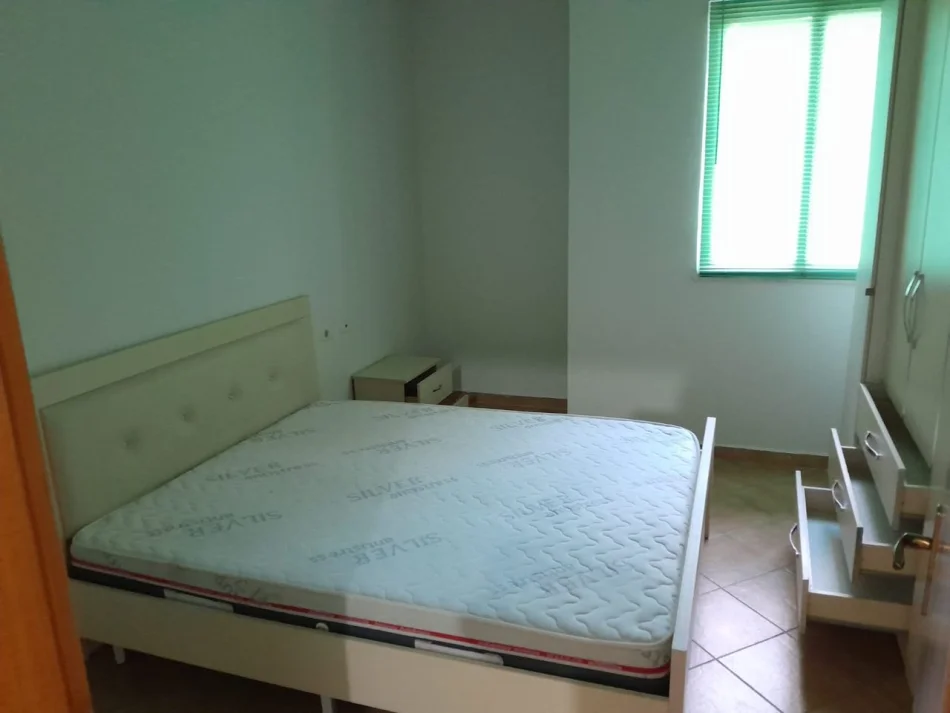 Tirane, jepet me qera apartament 2+1 Kati 3, 60 m² 400 € (Astir)