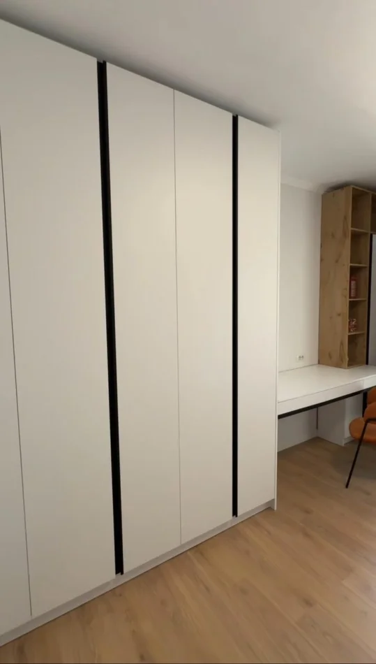 Tirane, jepet me qera apartament 2+1 Kati 3, 145 m² 1.500 € (Rruga e Durrësit)