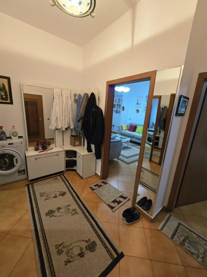 Tirane, shitet apartament 2+1 Kati 3, 250.000 € (Rruga 5 Maji)