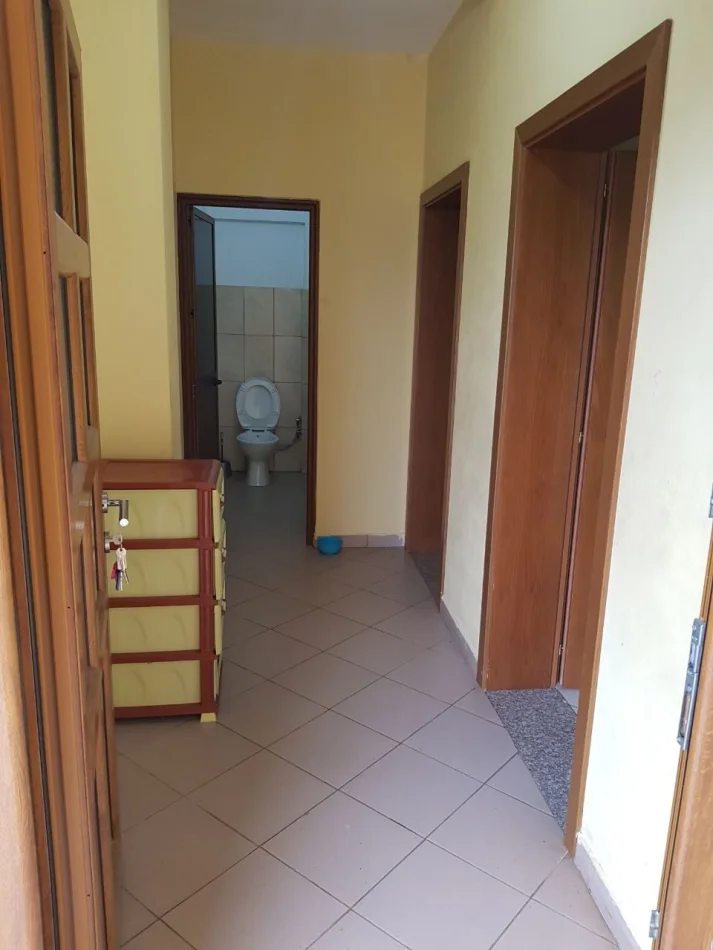 Tirane, jepet me qera apartament 1+1 Kati 2, 70 m² 300 € (Sauk)