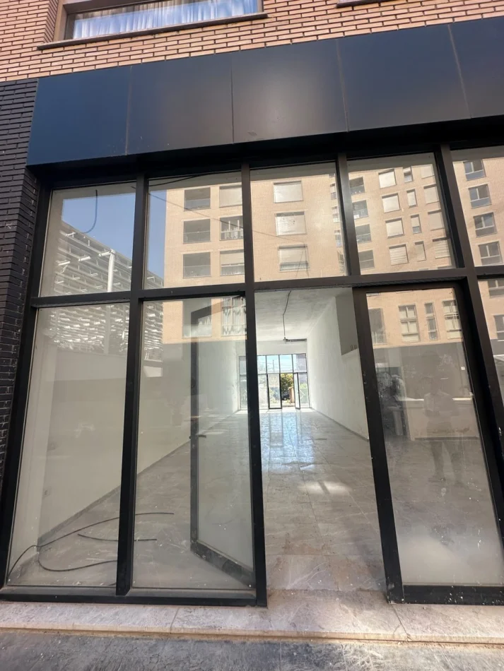 Tirane, jepet me qera ambjent biznesi Kati 0, 116 m² 1.500 € (Xhamlliku)