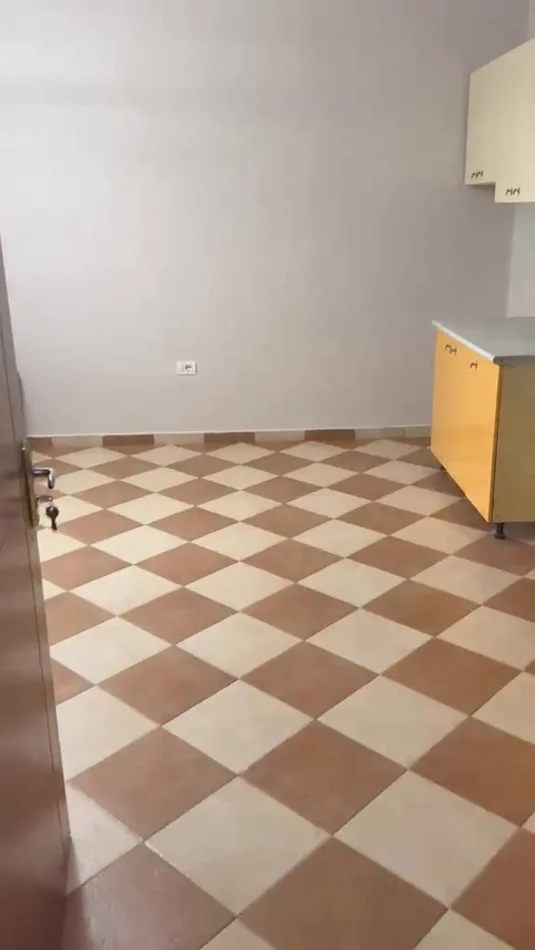 Tirane, jepet me qera apartament 2+1 Kati 2, 75 m² 370 € (Vila L)