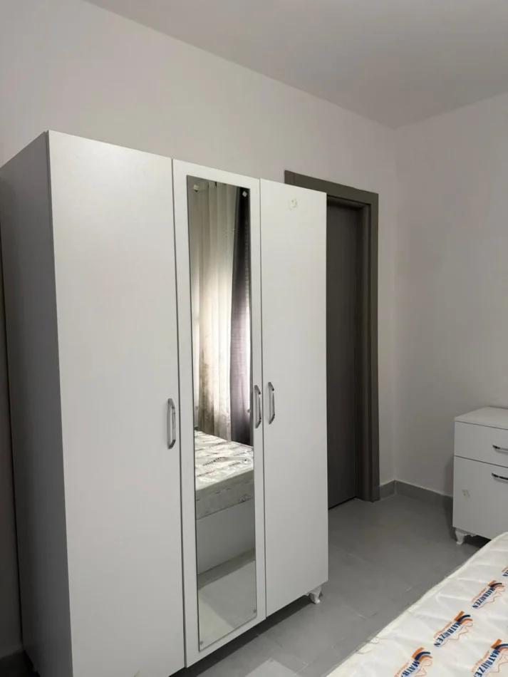 Tirane, jepet me qera apartament 2+1 Kati 1, 100 m² 550 € (Rruga 5 Maji)