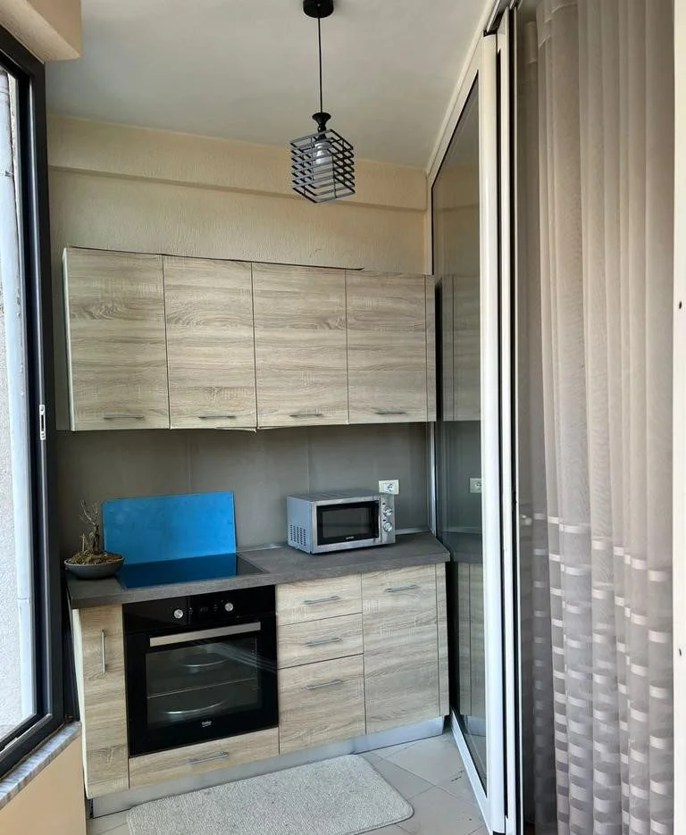 Tirane, jepet me qera apartament 1+1 Kati 5, 80 m² 550 € (Astir)