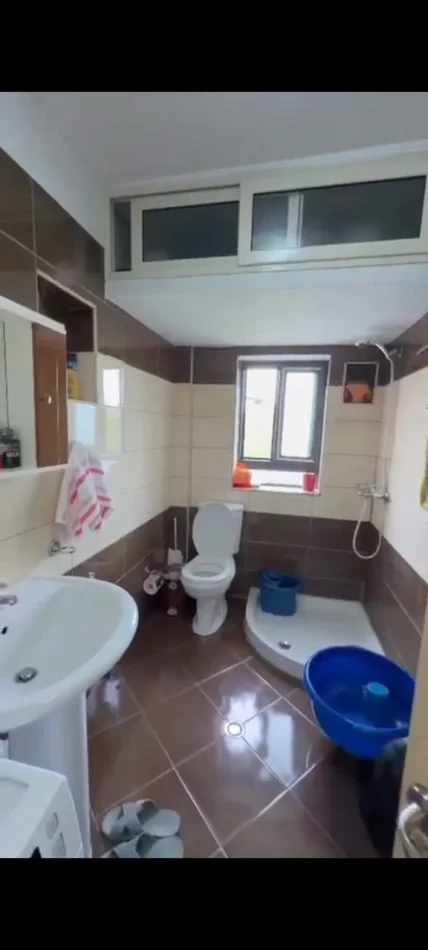 Tirane, jepet me qera apartament 1+1 Kati 5, 75 m² 450 € (Brryli)