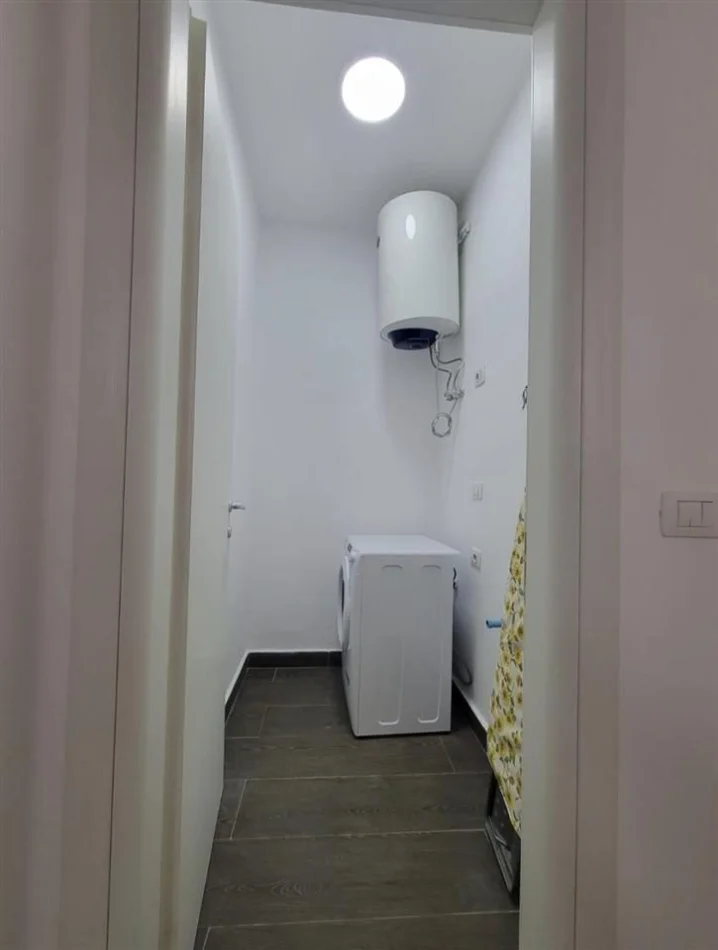 Tirane, jepet me qera apartament 1+1 Kati 4, 70 m² 550 € (Oxhaku)