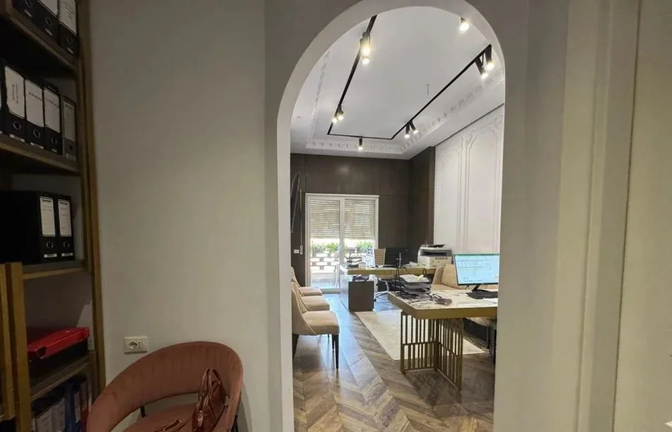 Tirane, jepet me qera ambjent biznesi Kati 7, 55 m² 650 € (American Hospital 3)