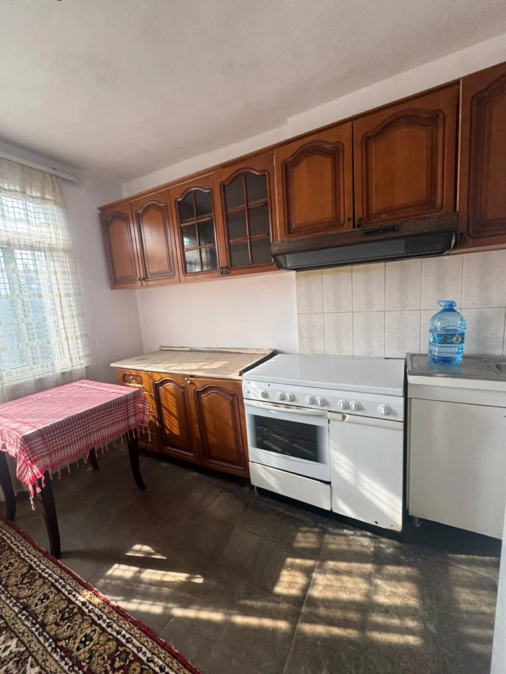 Tirane, jepet me qera apartament 2+1 Kati 3, 75 m² 450 € (Rruga e Dibres)