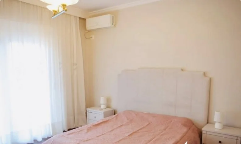 Tirane, jepet me qera apartament 3+1 Kati 1, 130 m² 800 € (Kompleksi dinamo)