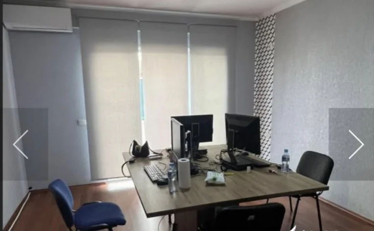 Tirane, jepet me qera 3+1 Kati 1, 130 m² 1.200 € (Rruga 5 Maji Tirane, Shiperia)