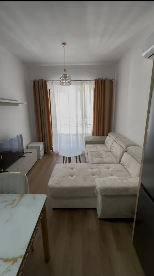 Tirane, jepet me qera apartament 1+1+Ballkon Kati 8, 62 m² 420 € (Alidemi)