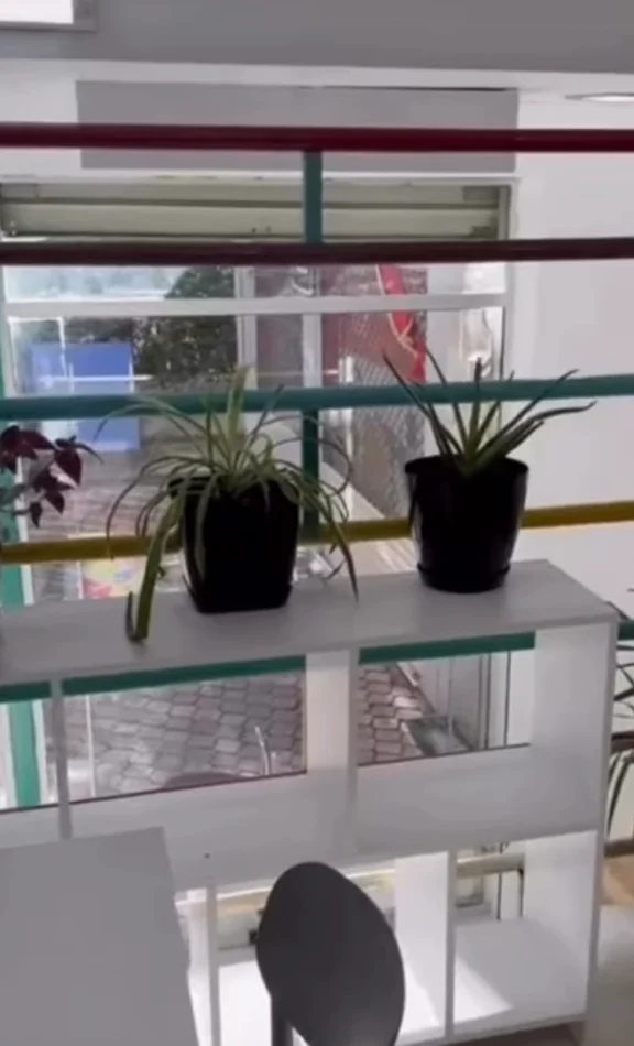 Tirane, jepet me qera ambjent biznesi , 600 € (Rruga Petro Nini Luarasi)