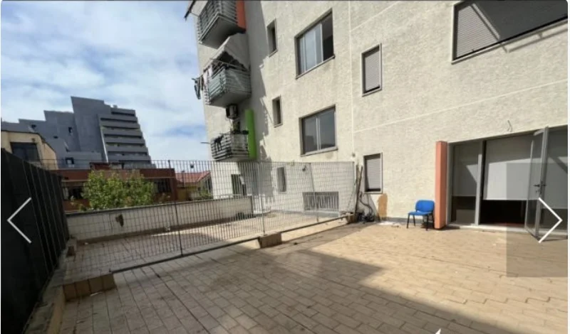 Tirane, jepet me qera 3+1 Kati 1, 130 m² 1.200 € (Rruga 5 Maji Tirane, Shiperia)