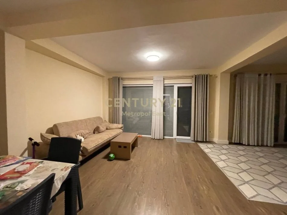 Tirane, jepet me qera apartament 3 Katshe Kati 3, 490 m² 2.500 € (Lunder)