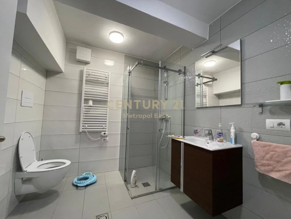 Tirane, jepet me qera apartament 3 Katshe Kati 3, 490 m² 2.500 € (Lunder)
