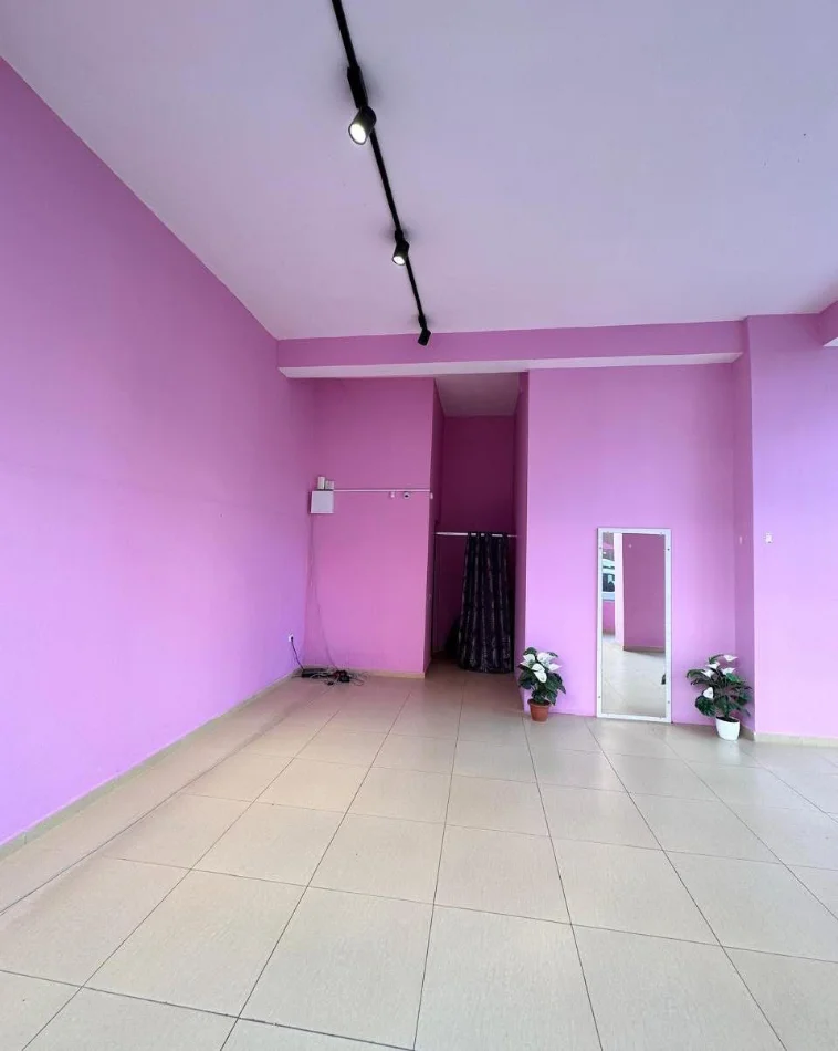 Tirane, shitet ambjent biznesi Kati 0, 59 m² (Urban Gate)