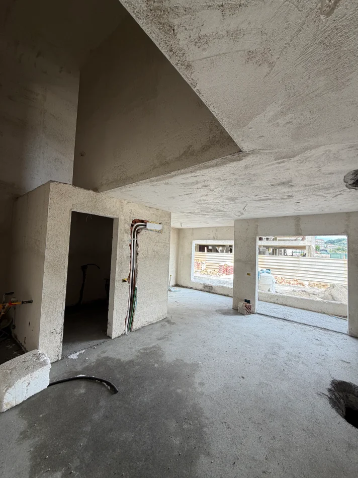 Durres, shitet apartament duplex 1+1+Ballkon Kati 1, 96 m² 81.600 € (Golem)