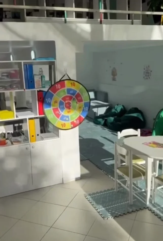 Tirane, jepet me qera ambjent biznesi , 600 € (Rruga Petro Nini Luarasi)