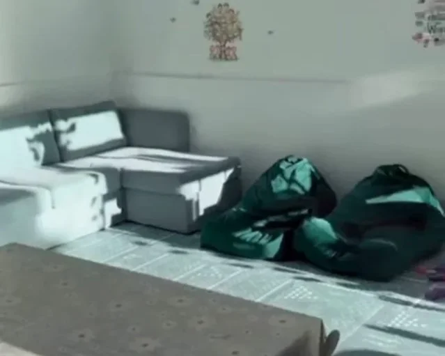 Tirane, jepet me qera zyre Kati 1, 100 m² 600 € (Rruga Ali demi)