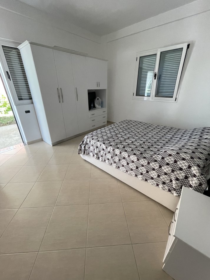 Durres, jepet me qera shtepi 1+1 Kati 0, 40 € 
