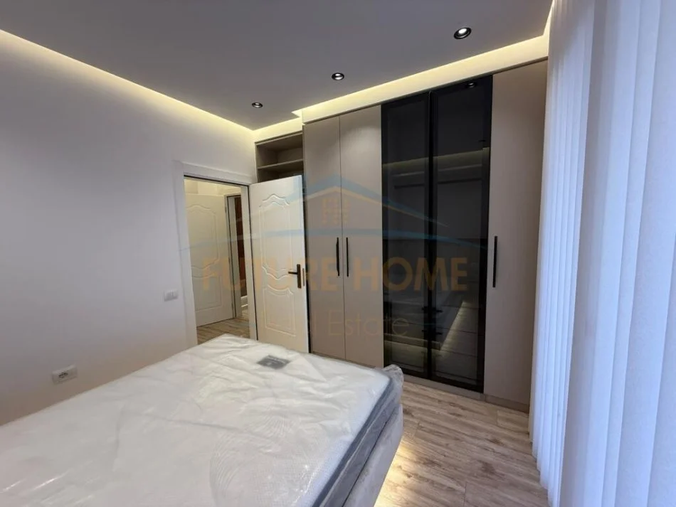 Tirane, jepet me qera apartament 2+1+Ballkon Kati 5, 80 m² 700 € (Komuna e parisit)