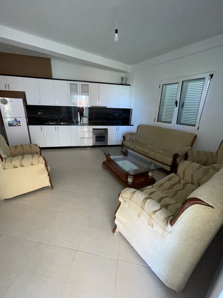 Durres, jepet me qera shtepi 1+1 Kati 0, 40 € 