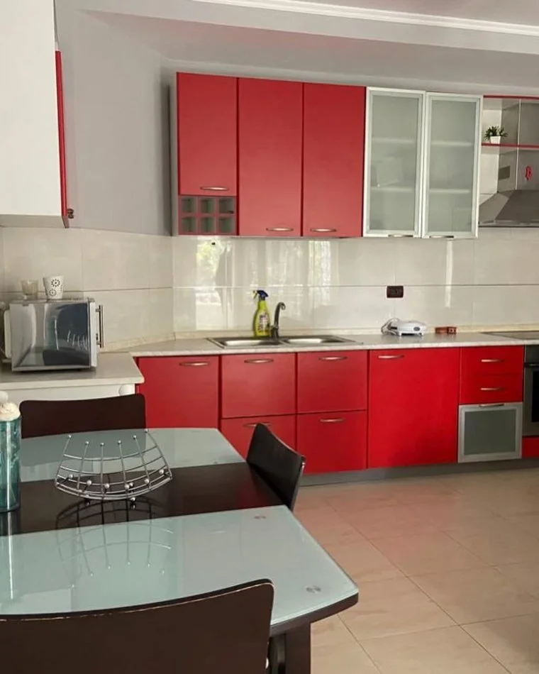 Tirane, jepet me qera apartament 2+1+Ballkon Kati 2, 90 m² 650 € (Fortuzi)