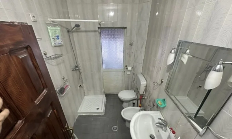 Tirane, jepet me qera apartament 2+1 Kati 5, 75 m² 50.000 € (Rruga e Kavajes Tirane, Shqiperia)