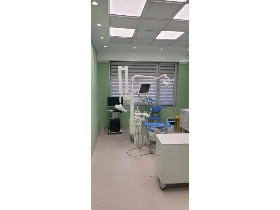 Tirane, jepet me qera ambjent biznesi , 132 m² 1.600 € (Kongresi Manastirit)