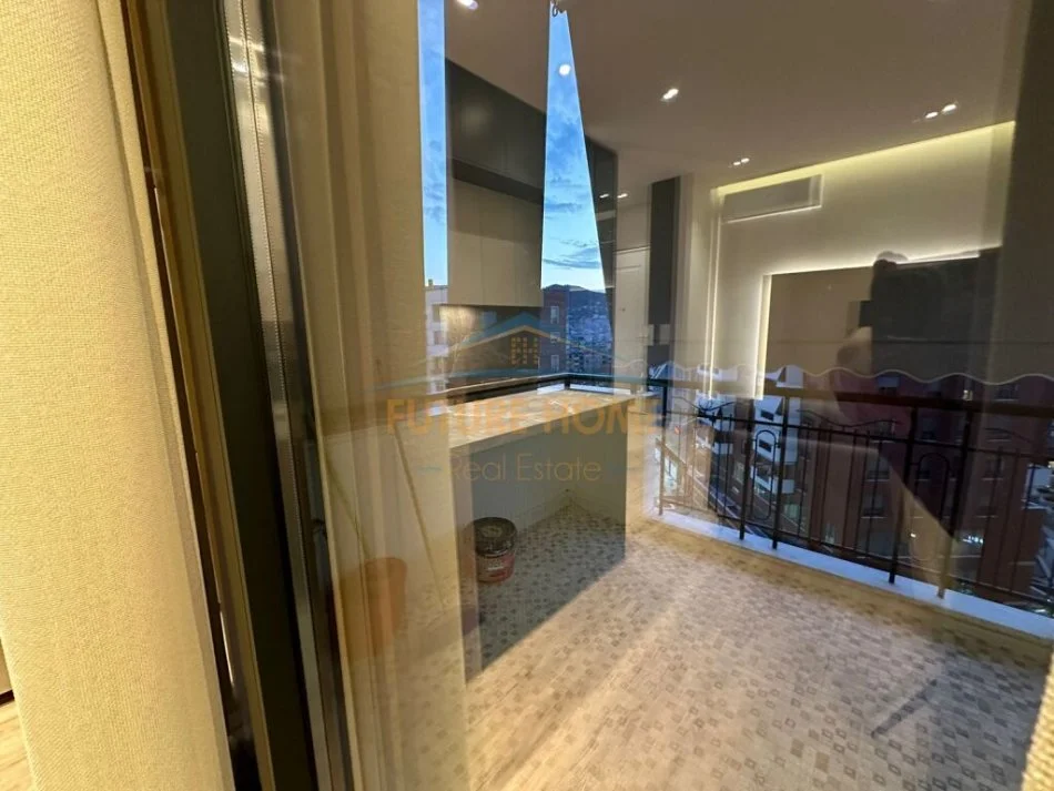 Tirane, jepet me qera apartament 1+1+Ballkon Kati 7, 71 m² 800 € (Delijorgji)