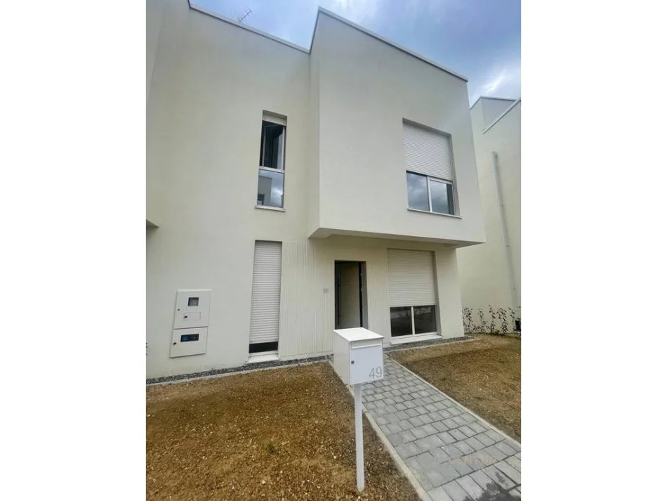 Tirane, jepet me qera Vile 3 Katshe , 195 m² 1.100 € (Residenca Aba)