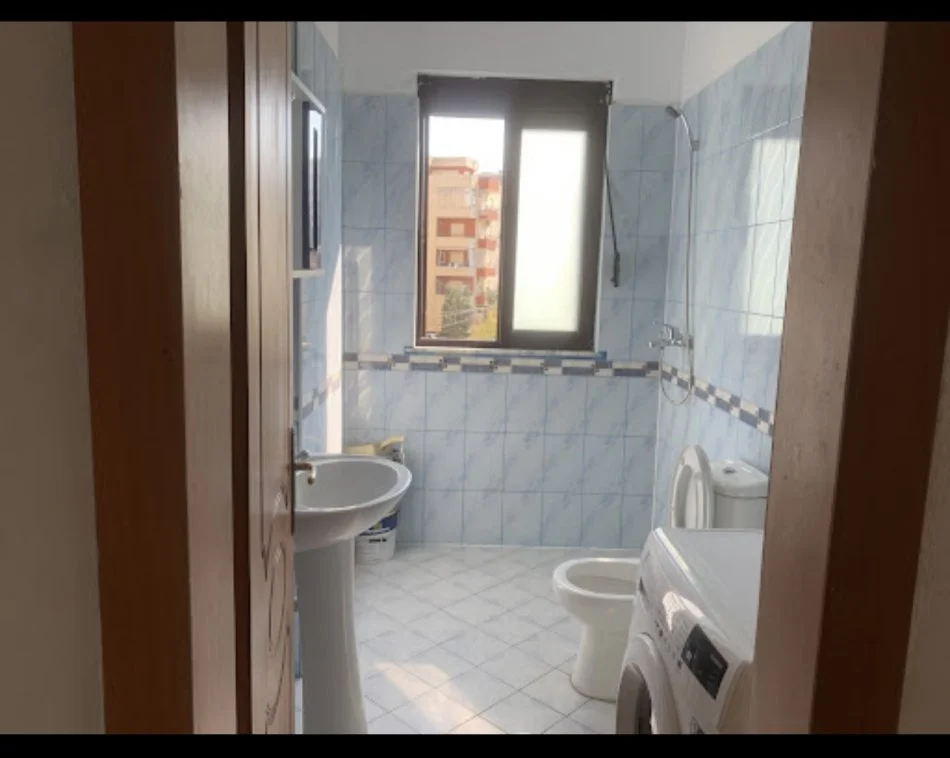 Jepet me qera apartament Kati 2, 55 m² 550€ (Komplexi xixa Golem , Durrës)