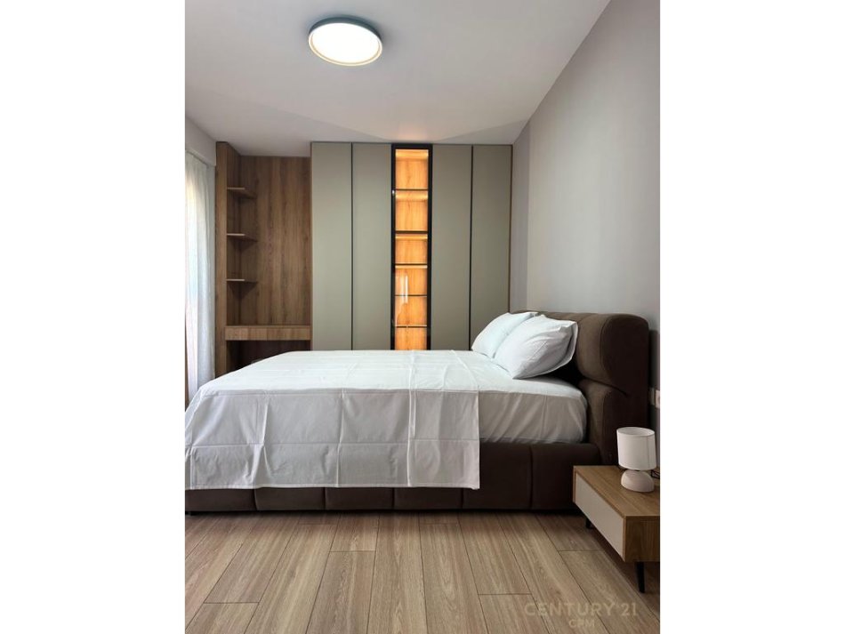 Tirane, jepet me qera apartament 2+1 Kati 8, 114 m² 1.400 € (Rruga e kavajes)