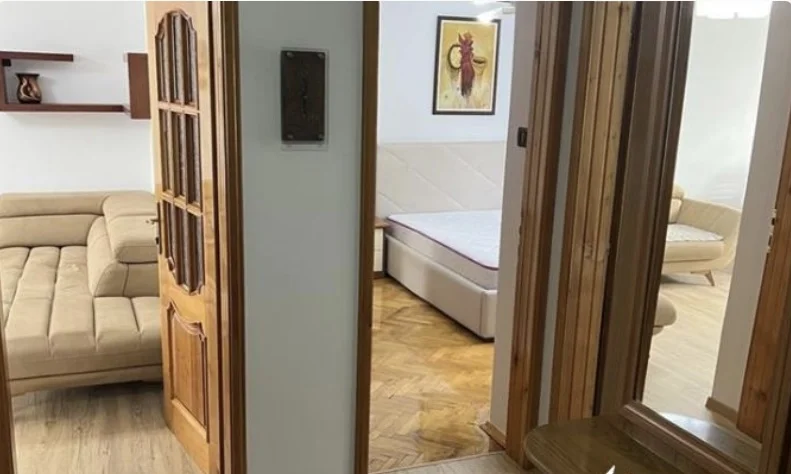 Tirane, jepet me qera apartament 2+1 Kati 1, 89 m² 700 € (Rruga fortuzi)